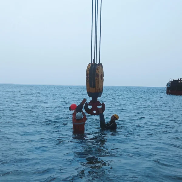 Antipolution & Scrap Removal On Coral Reef_02